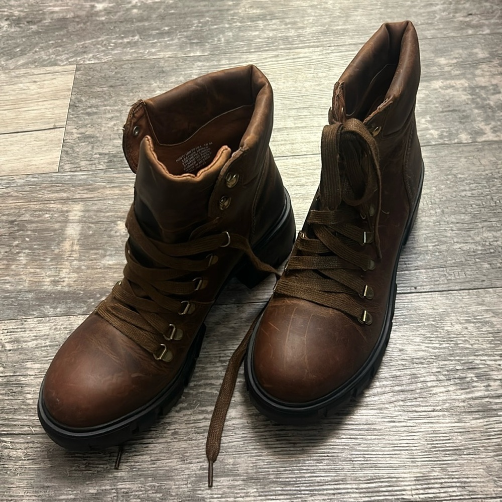 Steve Madden Brown boots